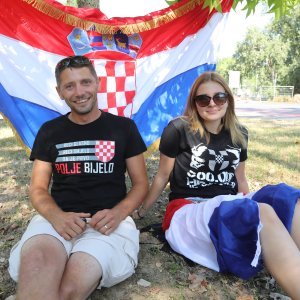 Obožavatelji u fan zonama ispred Hipodroma