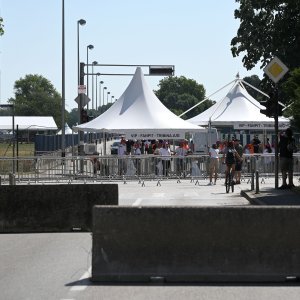 Obožavatelji u fan zonama ispred Hipodroma