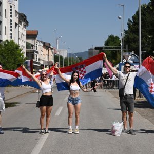 Obožavatelji u fan zonama ispred Hipodroma