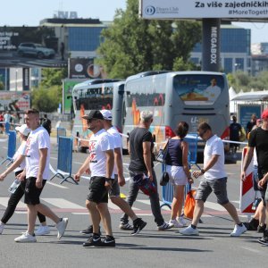Obožavatelji u fan zonama ispred Hipodroma