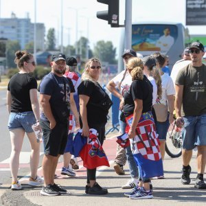 Obožavatelji u fan zonama ispred Hipodroma
