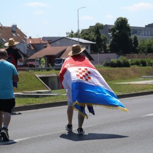 Obožavatelji u fan zonama ispred Hipodroma