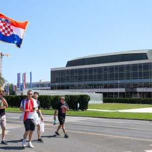 Obožavatelji u fan zonama ispred Hipodroma