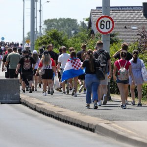 Obožavatelji u fan zonama ispred Hipodroma