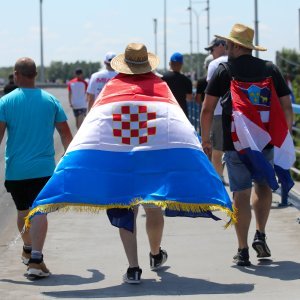 Obožavatelji u fan zonama ispred Hipodroma