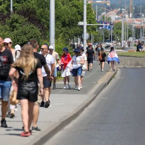 Obožavatelji u fan zonama ispred Hipodroma