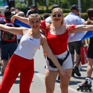 Obožavatelji u fan zonama ispred Hipodroma