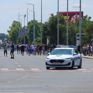 Obožavatelji u fan zonama ispred Hipodroma