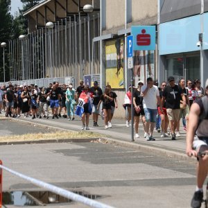 Obožavatelji u fan zonama ispred Hipodroma