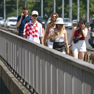 Obožavatelji u fan zonama ispred Hipodroma