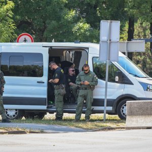 Obožavatelji u fan zonama ispred Hipodroma