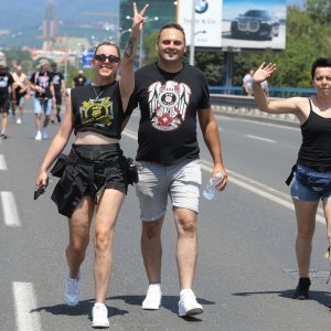 Obožavatelji u fan zonama ispred Hipodroma