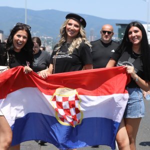 Obožavatelji u fan zonama ispred Hipodroma