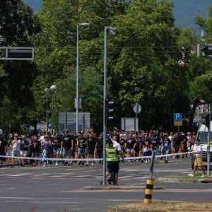Obožavatelji u fan zonama ispred Hipodroma