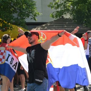 Obožavatelji u fan zonama ispred Hipodroma