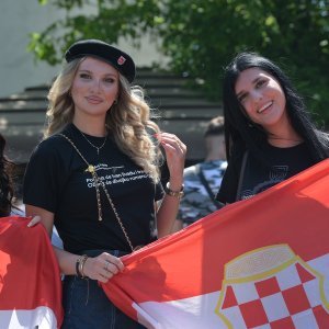 Obožavatelji u fan zonama ispred Hipodroma