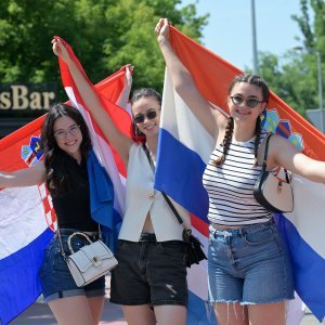 Obožavatelji u fan zonama ispred Hipodroma