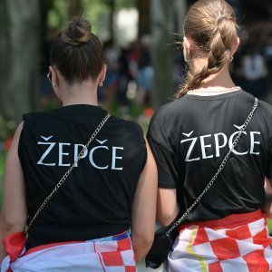Obožavatelji u fan zonama ispred Hipodroma