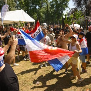 Obožavatelji u fan zonama ispred Hipodroma