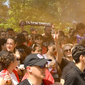 Obožavatelji u fan zonama ispred Hipodroma