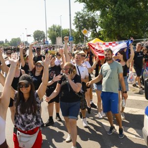Obožavatelji u fan zonama ispred Hipodroma