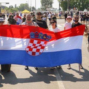 Obožavatelji u fan zonama ispred Hipodroma