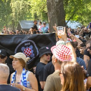 Obožavatelji u fan zonama ispred Hipodroma