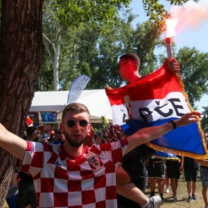Obožavatelji u fan zonama ispred Hipodroma