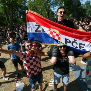 Obožavatelji u fan zonama ispred Hipodroma