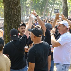 Obožavatelji u fan zonama ispred Hipodroma