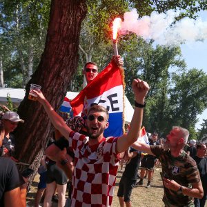 Obožavatelji u fan zonama ispred Hipodroma