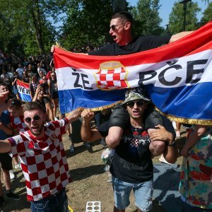 Obožavatelji u fan zonama ispred Hipodroma