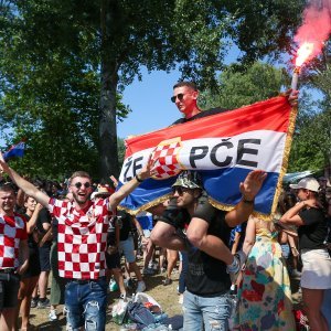 Obožavatelji u fan zonama ispred Hipodroma