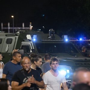 Oklopno policijsko vozilo na koncertu Marka Perkovića Thompsona