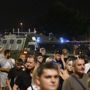 Oklopno policijsko vozilo na koncertu Marka Perkovića Thompsona
