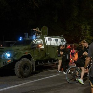 Oklopno policijsko vozilo na koncertu Marka Perkovića Thompsona