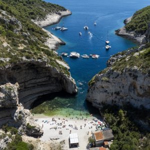 Uvala Stiniva na otoku Visu