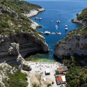Uvala Stiniva na otoku Visu