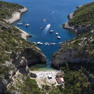 Uvala Stiniva na otoku Visu