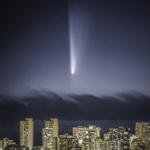 Kategorija Ljudi i svemir: Comet Over Waikiki