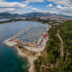 Uvala Bene na Marjanu nakon orkanskog nevremena