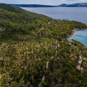Uvala Bene na Marjanu nakon orkanskog nevremena
