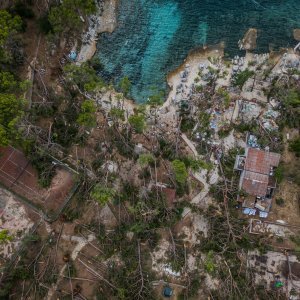 Uvala Bene na Marjanu nakon orkanskog nevremena