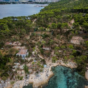 Uvala Bene na Marjanu nakon orkanskog nevremena