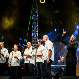 Ivana Kovač i klapa Žirje