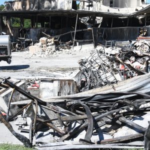 Nakon velikog požara tvornica Baumit u Siraču potpuno je uništena