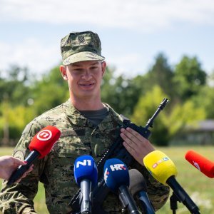Uvježbavanje pješačkih postroja za mimohod