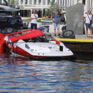 Prilikom spuštanja brodice na Matejušci u more upao kamion