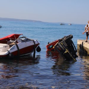 Prilikom spuštanja brodice na Matejušci u more upao kamion