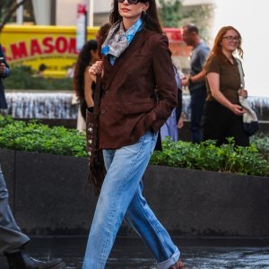 Anne Hathaway na setu filma 'Vrag nosi Pradu 2'